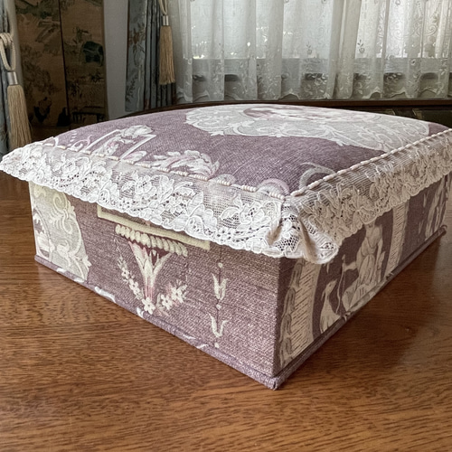 カルトナージュボックス フランスヴィンテージの生地です。趣きのある