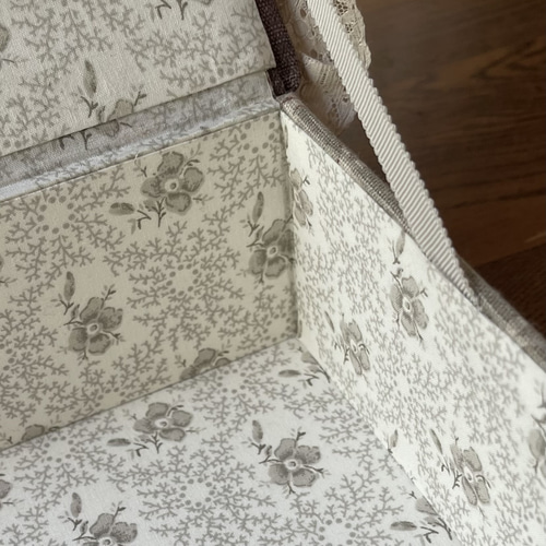 カルトナージュボックス　レアなアンティーク生地 カルトナージュボックス レアなアンティーク生地 アンティークな