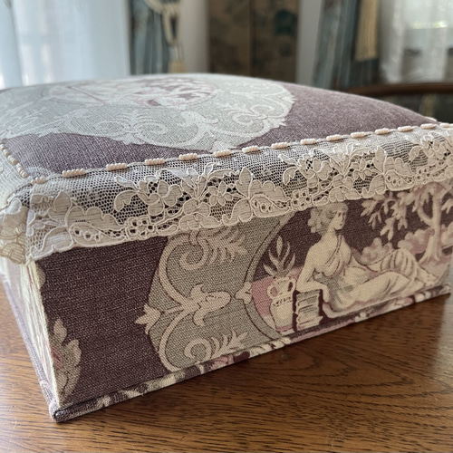 カルトナージュボックス フランスヴィンテージの生地です。趣きのある