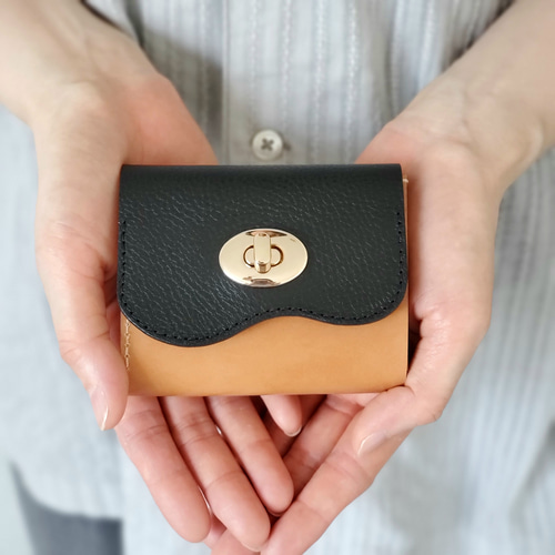 ◇大人可愛い波型フラップの三つ折り財布◇ コンパクト ミニ財布 ◇大人可愛い波型フラップの三つ折り財布◇ コンパクト ミニ財布