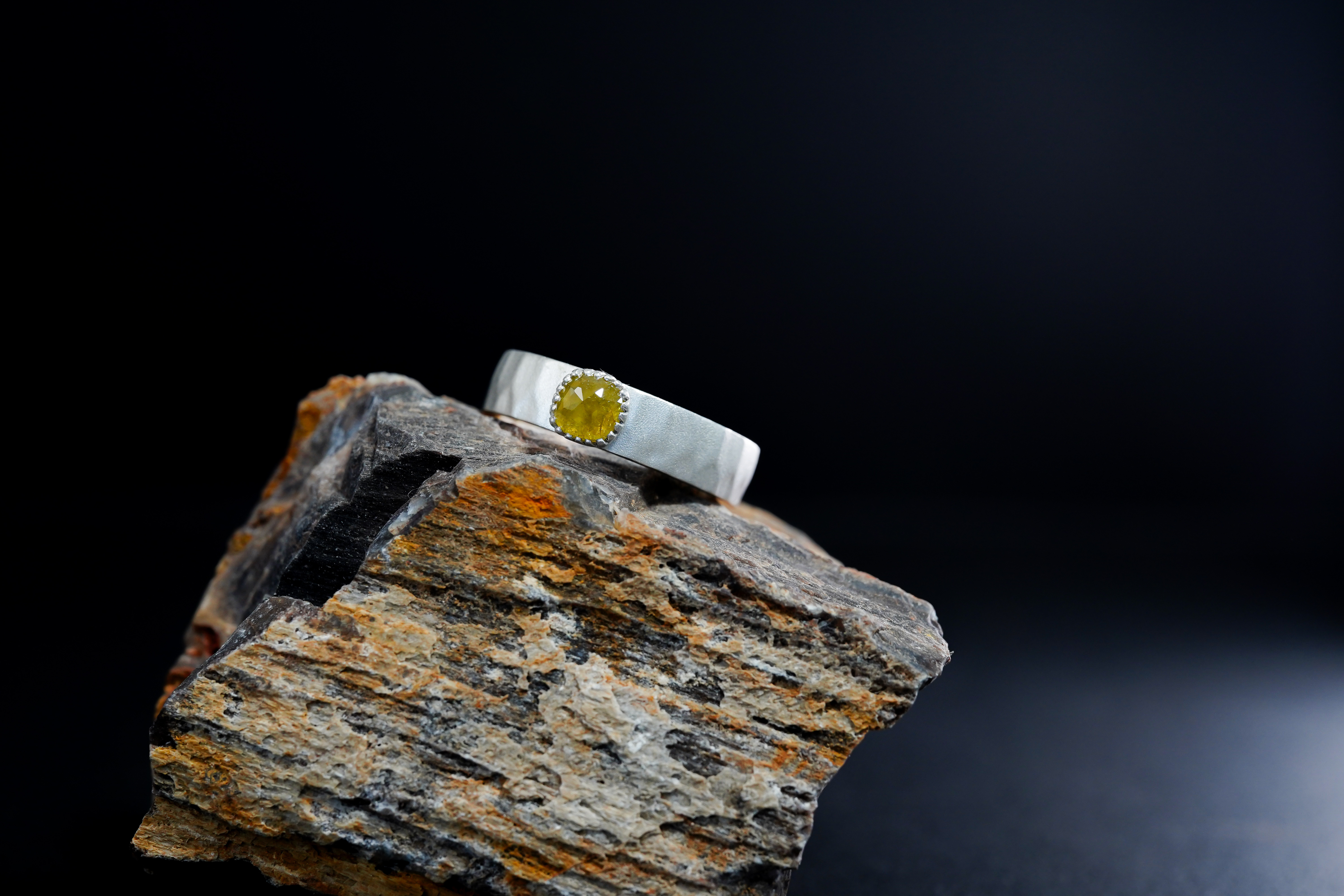 シルバー/ 『一粒の太陽』クッションローズカット天然ダイヤモンド リング