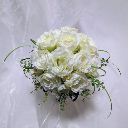 白バラ の エレガント な ウェディングブーケ ns900 アーティ