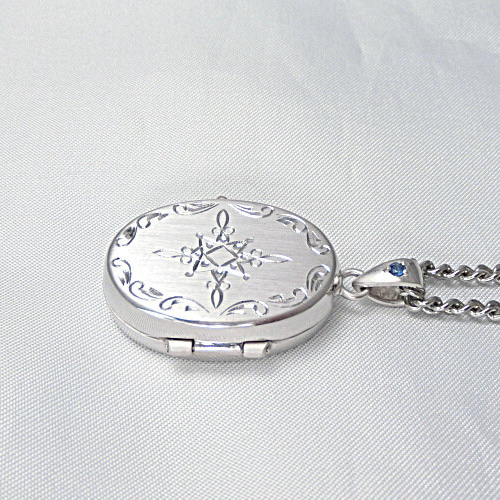 手彫り【遺骨入れ＆写真入れ兼用）ロケットペンダント】銀製/誕生石