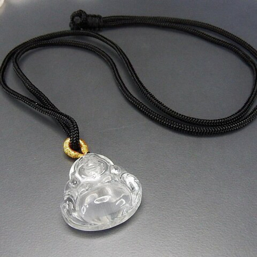 天然石水晶布袋様彫り品小サイズペンダントトップ黒紐ネックレス