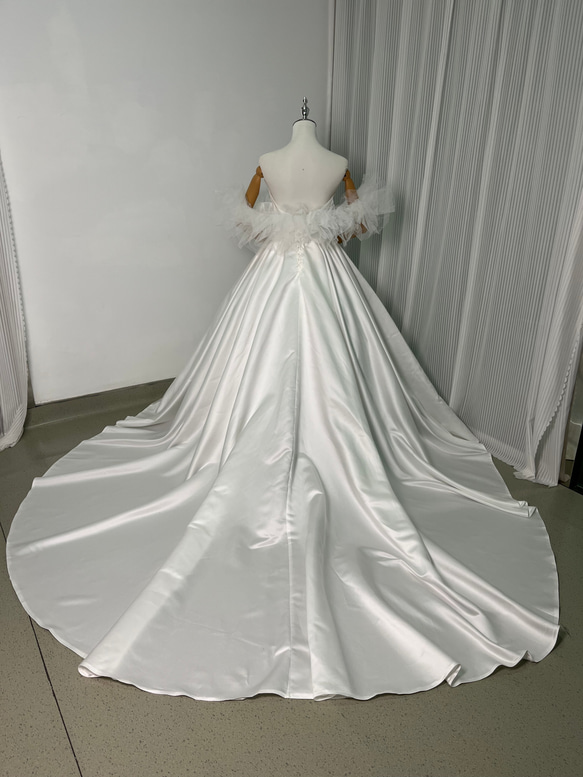 送料無料！ウェディングドレス オフショルダー 光沢サテン Aライン 優しい ふわふわ 結婚式 バスト 　　ウェスト PLACQLE