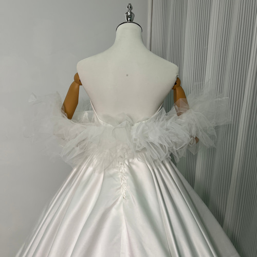 送料無料！ウェディングドレス オフショルダー 光沢サテン Aライン  