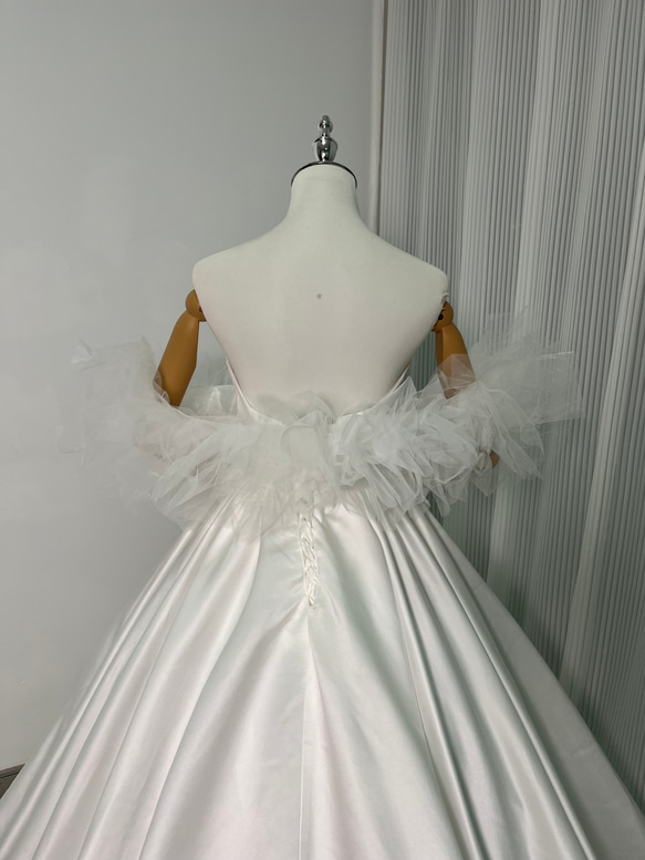 送料無料！ウェディングドレス オフショルダー 光沢サテン Aライン 優しい ふわふわ 結婚式 バスト 　　ウェスト PLACQLE