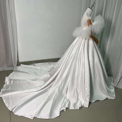 送料無料！ウェディングドレス オフショルダー 光沢サテン Aライン  