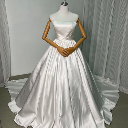 送料無料！ウェディングドレス ベアトップ 光沢サテン Aライン 優しい  