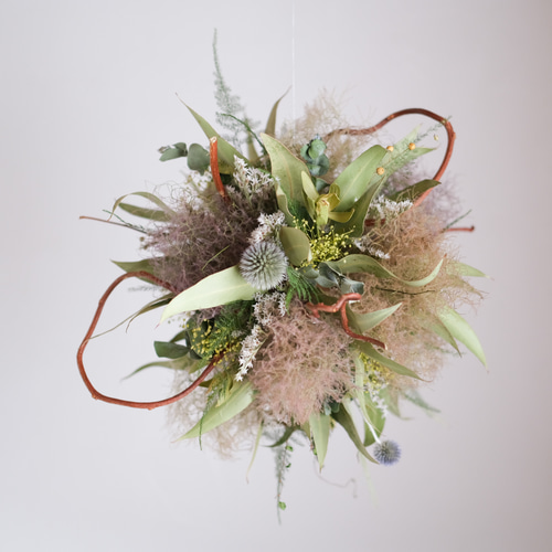 ルリタマアザミとスモークツリーのシンプルフライングボール