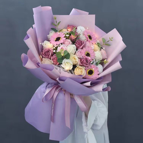 枯れない花束♡カラフルお花♡10日頃に発送させて頂きます♡計11点♡ ソープフラワー 花束 ギフトボックス 人気の枯れない花