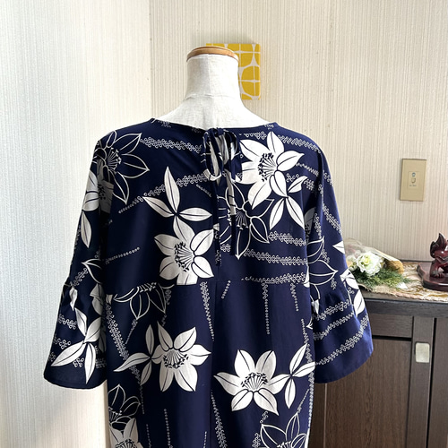 浴衣 反物 チュニック 濃紺に白花 フレア袖 ウエストベルト