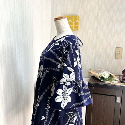 浴衣 反物 チュニック 濃紺に白花 フレア袖 ウエストベルト