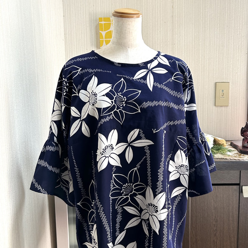 浴衣 反物 チュニック 濃紺に白花 フレア袖 ウエストベルト