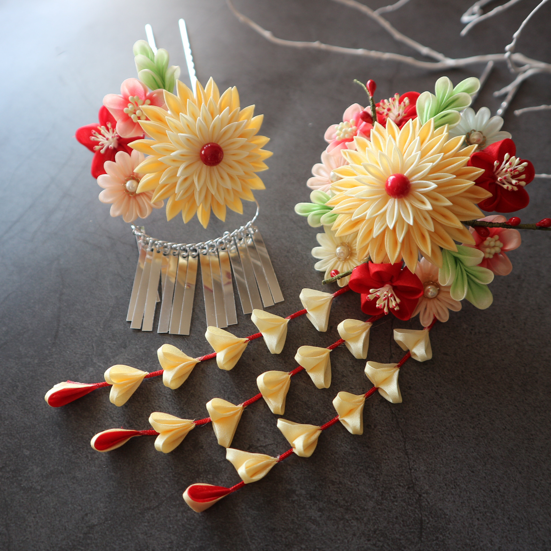 つまみ細工 伝統的銀ビラ付き髪飾り 十三詣り 成人式 卒業式