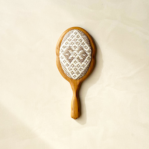 手鏡 木製 ミニサイズ こぎん刺し『てこな 蝶』生成り ラメ糸