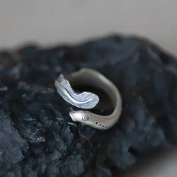 925純銀(古い工芸をする） アシンメトリー ノットリング 彫刻のうなぎ