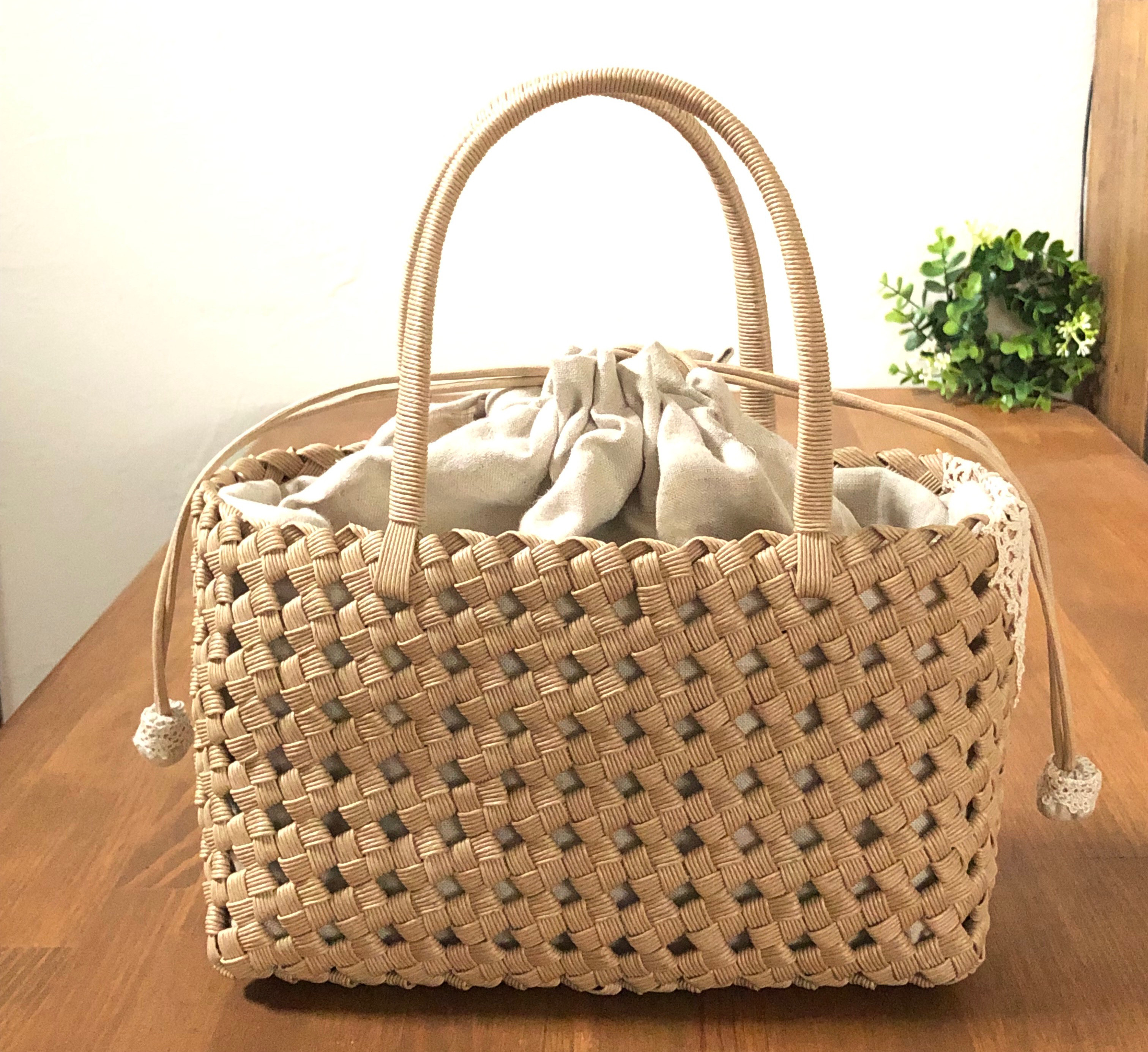 新品同様　巾着型かごバック　クラフト工芸品