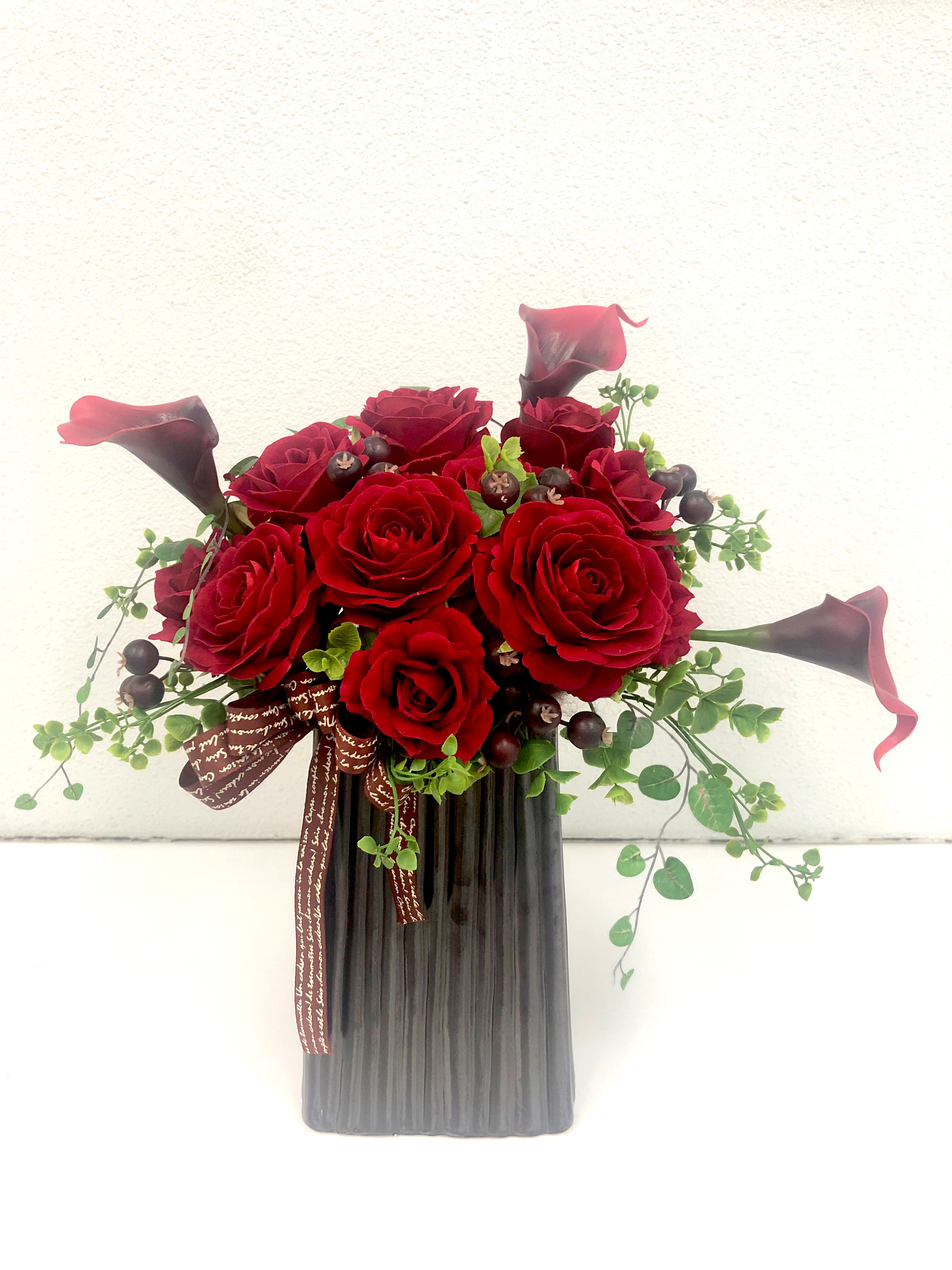 アーティフィシャルフラワー赤バラとカラーのアレンジメント還暦祝い