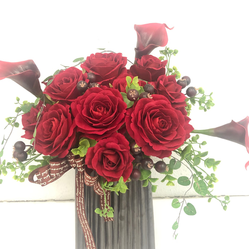 赤いバラの造花アレンジメント アーティフィシャルフラワー赤バラとカラーのアレンジメント還暦祝い