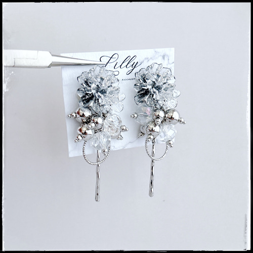 大ぶり/シルバー/花/ビーズ /ビーズピアス/揺れる/ロングピアス