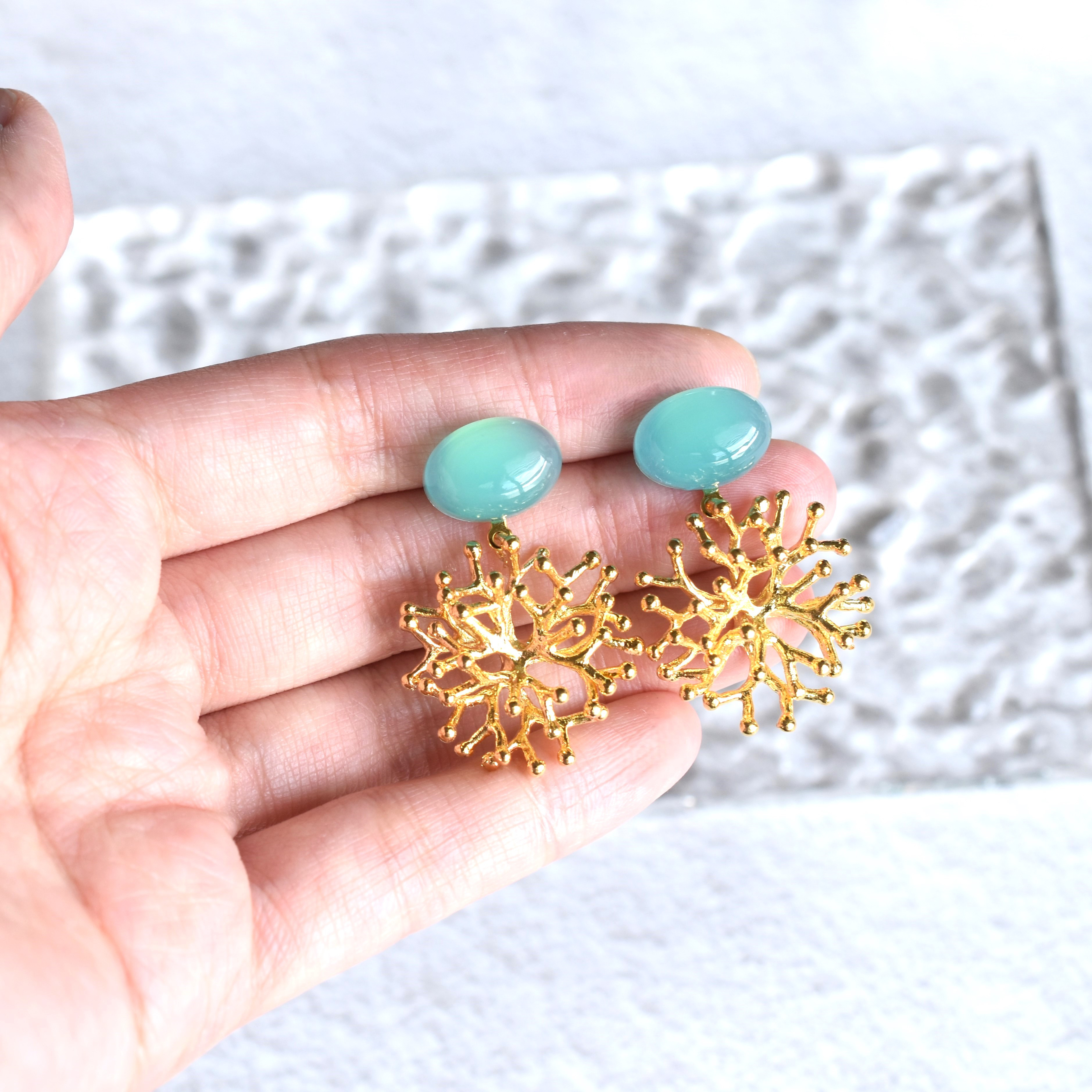 【限定数のみ】シーブルーカルセドニー　珊瑚チャーム　大振りピアス/イヤリング