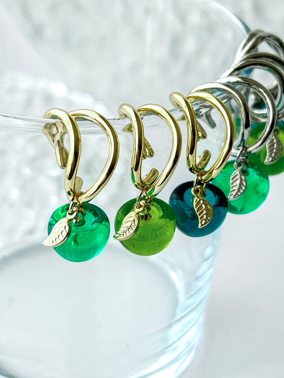 新作☆ガラスの青林檎ピアス　ステンレスフック 新作☆ガラスの青林檎ピアス ステンレスフック