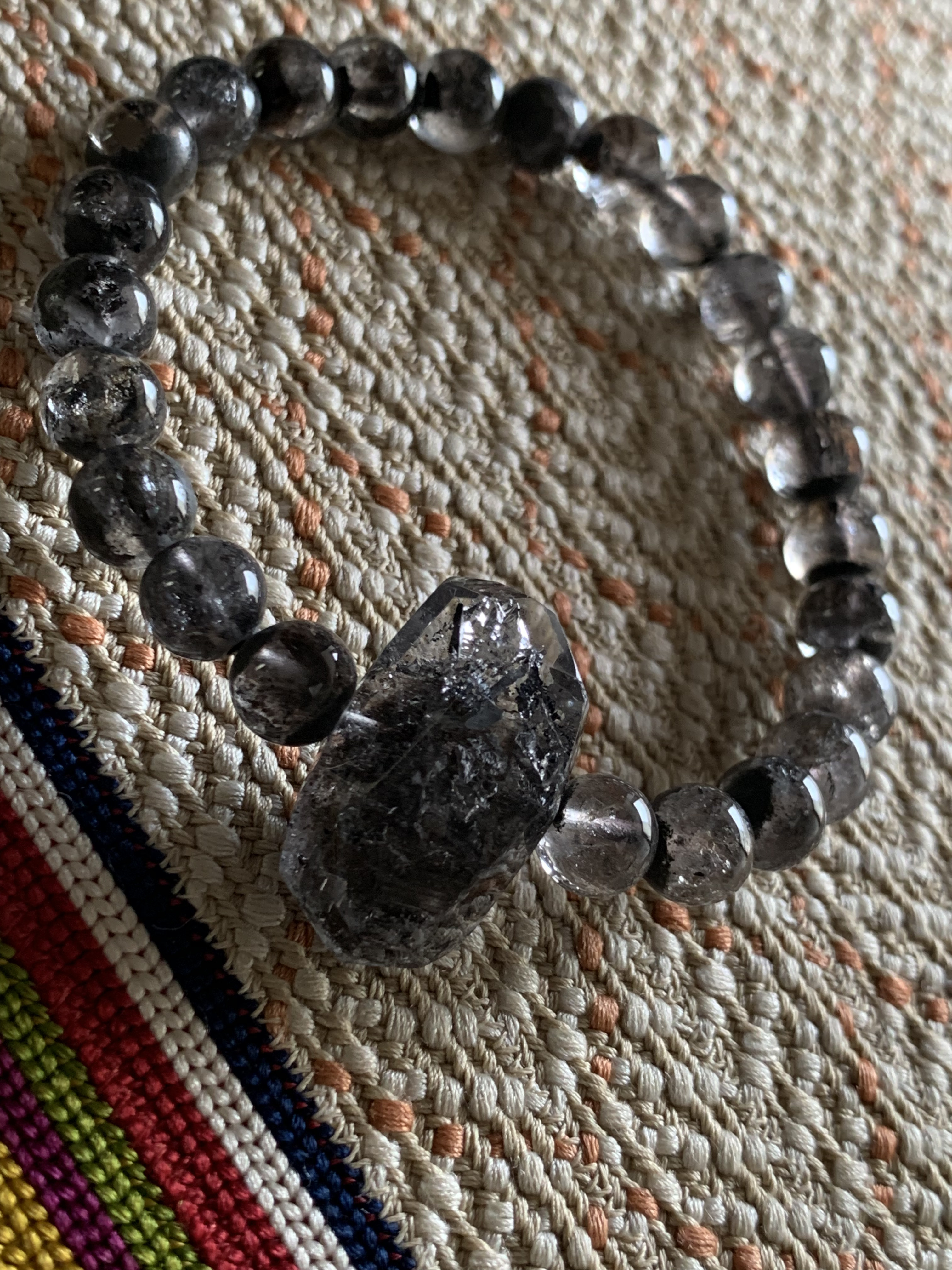 ダイヤ元素 グラファイト水晶とヒマラヤブラックエレスチャル水晶のブレスレット