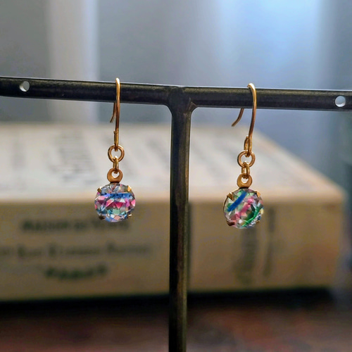 レアパーツ！アイリスガラスのピアス(ニッケルフリー)／イヤリング