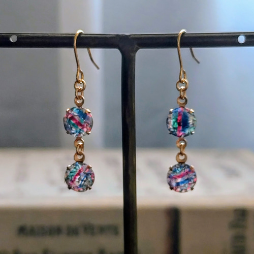 レアパーツ！アイリスガラスのピアス(ニッケルフリー)／イヤリング