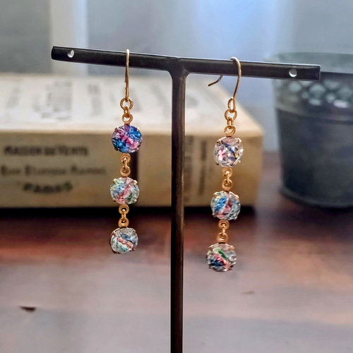 レアパーツ！アイリスガラスのピアス(ニッケルフリー)／イヤリング