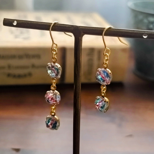 レアパーツ！アイリスガラスのピアス(ニッケルフリー)／イヤリング