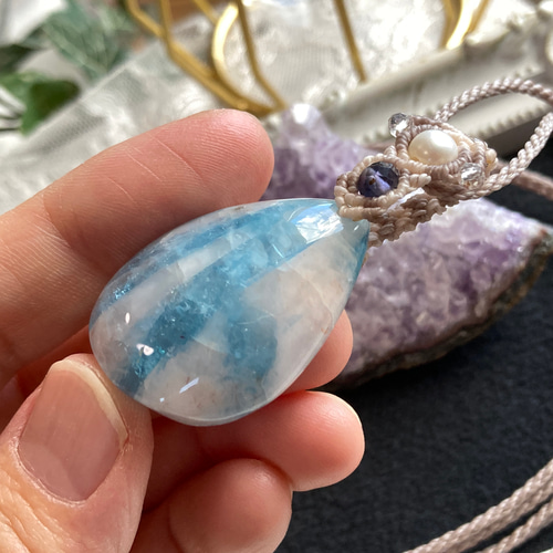 アクアマリンインクォーツ（シリカ母岩つきアクアマリン） Bマクラメ