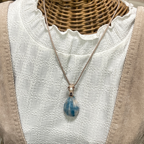 アクアマリンインクォーツ（シリカ母岩つきアクアマリン） Bマクラメ