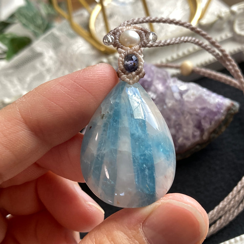 アクアマリンインクォーツ（シリカ母岩つきアクアマリン） Bマクラメ