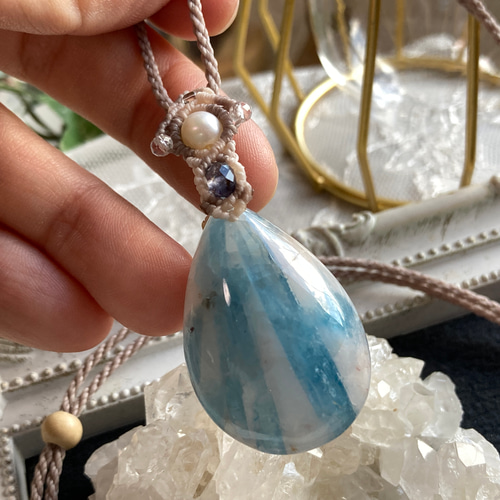 アクアマリンインクォーツ（シリカ母岩つきアクアマリン） Bマクラメ