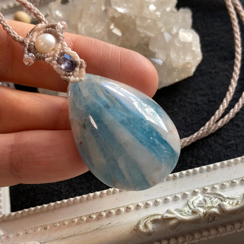 アクアマリンインクォーツ（シリカ母岩つきアクアマリン） Bマクラメ