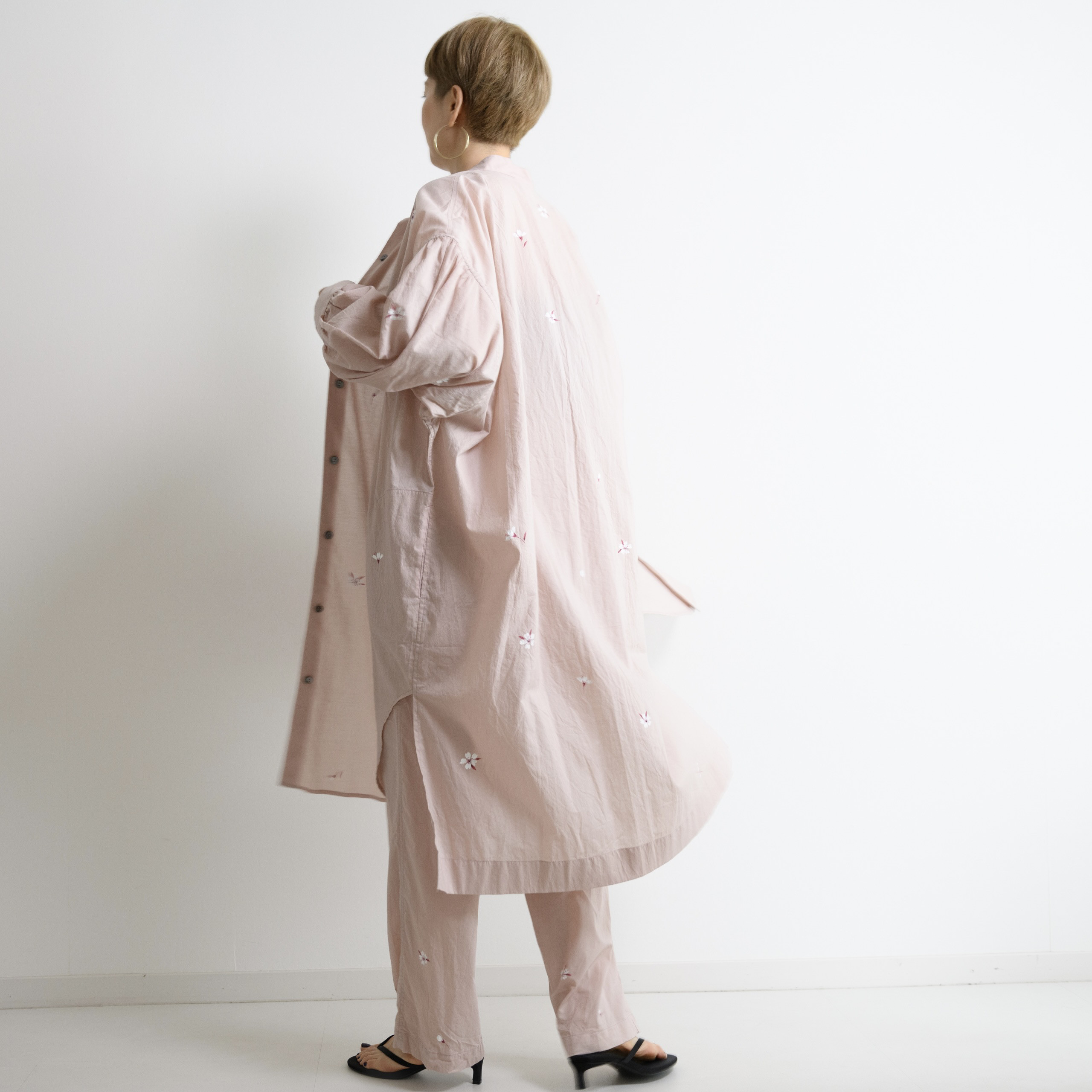 【風を纏う桜】涼やか手描きソフトワッシャー・ロングブラウス