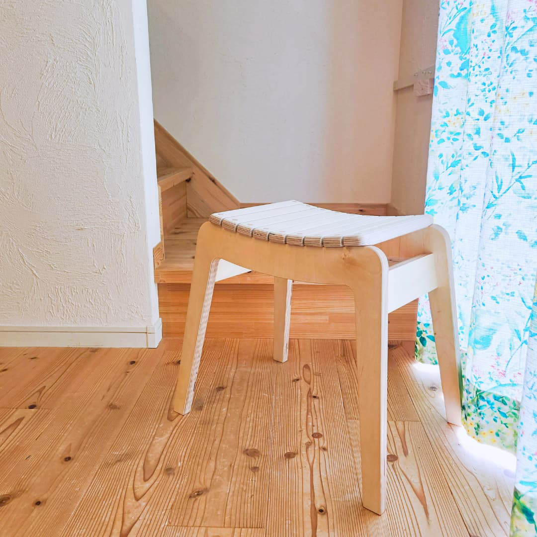 【積み重ねできる】お尻が痛くなりにくい木製スツール