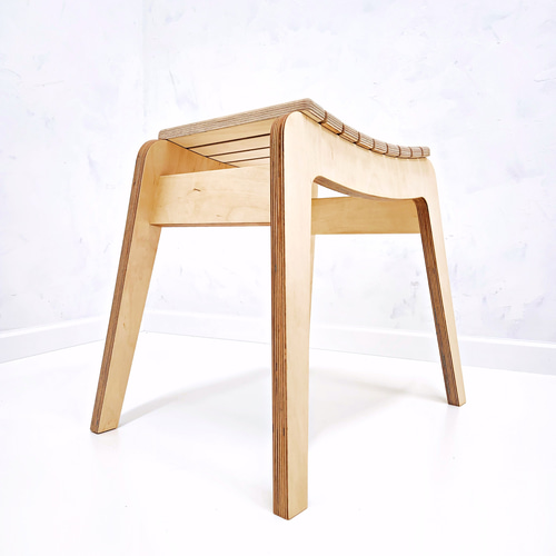 【引き取りお値引き】宮武製作所　木製スツール　天然木 木の葉スツール チェリー Konoha [ leaf ] stool - Cherry | 飛騨高山