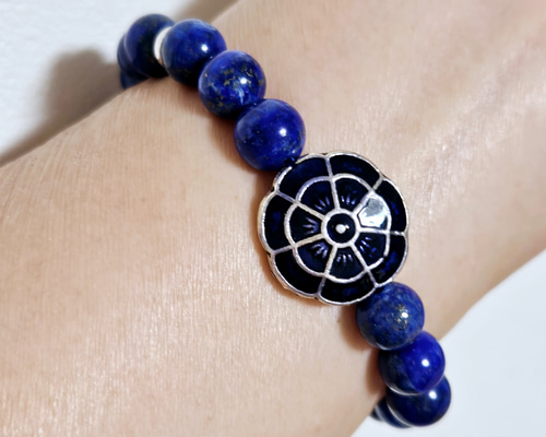 ハンドメイド ラピスラズリ ブレスレット ラピスラズリと瑠璃色の花のブレスレット ブレスレット nanamaru 通販