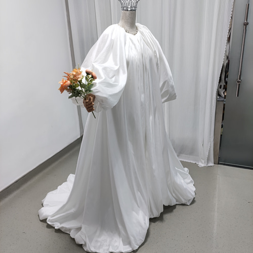 送料無料！ウエディングドレス ケープ風ドレス シルクタフタ