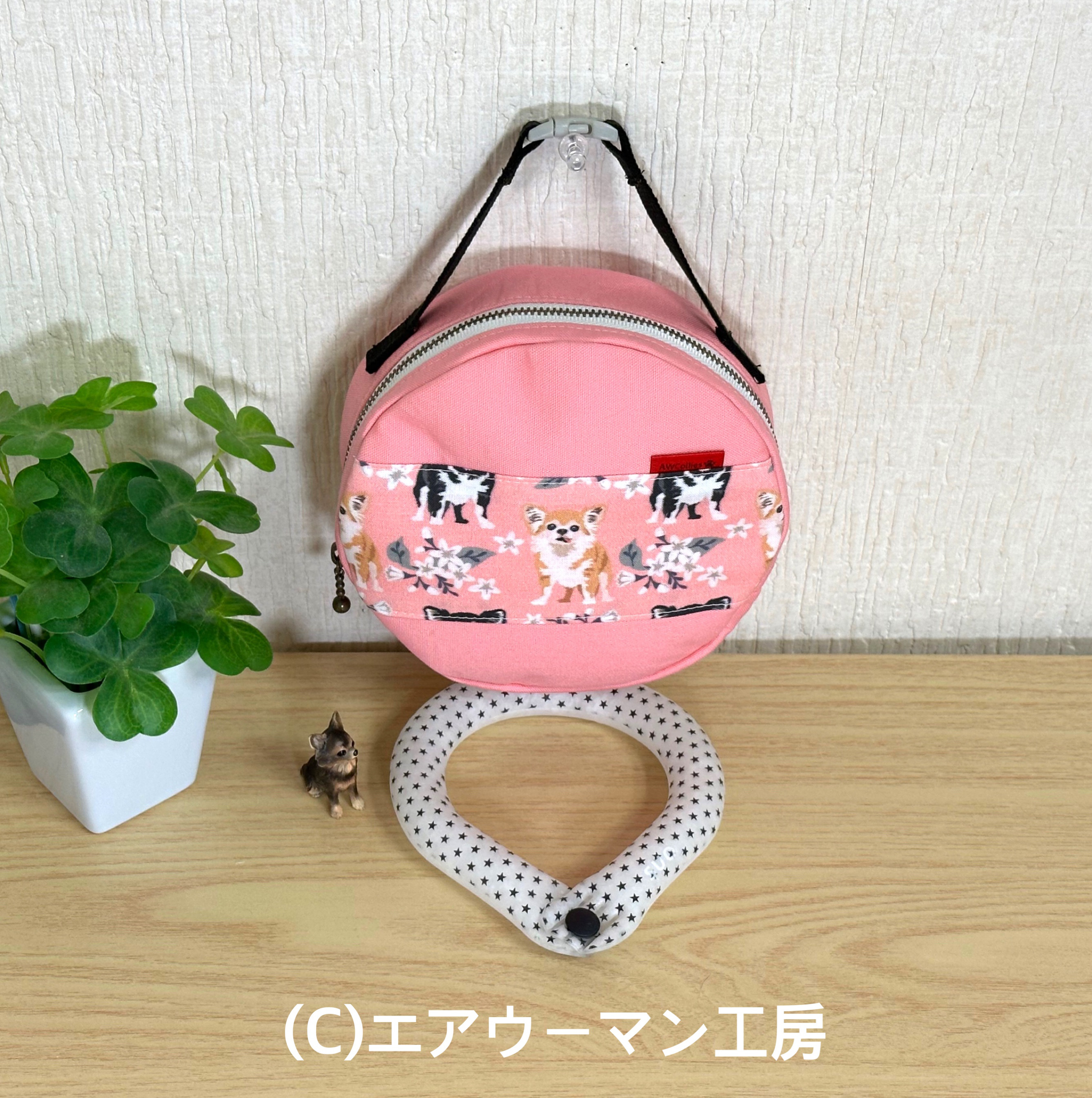 犬の日2024チワワの輸入生地を使ったＳサイズのクールリング（アイスリング）用バックル開閉の持ち手付き保冷バッグ