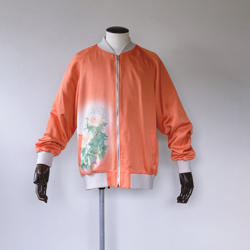 鮮やかなオレンジの絹ジャケット XL - 着物リメイク 手描き花柄