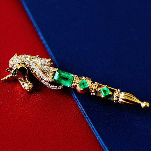 ユニコーン」K18 天然エメラルド ダイヤモンド 春 並び無い 高貴 5月  