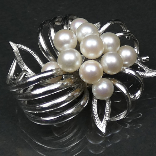 アコヤ本真珠ブローチ 強テリ上質花珠級 約6.0-6.8mm日本産あこや×大小