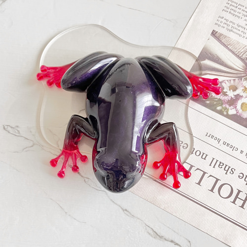 カエル 置物 ブラック レッド オーロラ ダーク オブジェ 飾り レジン