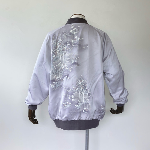 上品なグレーの絹ジャケット 3XL - 着物リメイク 手描き和柄
