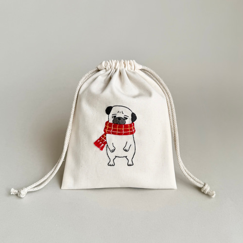冬季限定》＊手刺繍＊巾着ポーチ（寒がりパグ） 巾着袋 ココカカオ