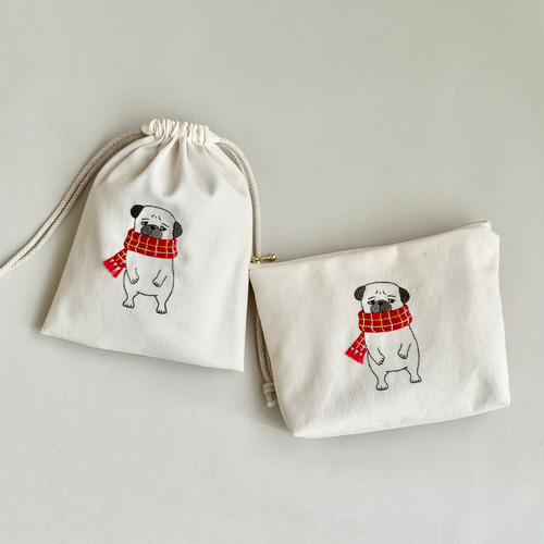冬季限定》＊手刺繍＊巾着ポーチ（寒がりパグ） 巾着袋 ココカカオ